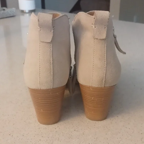 Heeled Boots - Picture 5 of 7